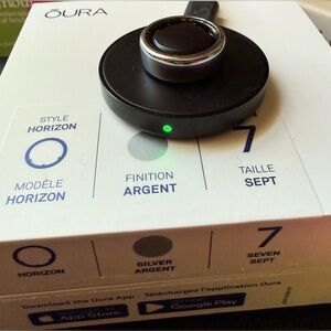 Oura Ring in silver with Charging Dock